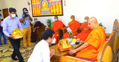 “මිහිඳු නිවහන ” නිවාස වැඩසටහනේ ව්යාපෘති වාර්තාව මල්වතු සහ අස්ගිරි මහා නාහිමිවරු වෙත පිළිගැන්වෙති. “මිහිඳු නිවහන ” නිවාස වැඩසටහනේ ව්යාපෘති වාර්තාව මල්වතු සහ අස්ගිරි මහා නාහිමිවරු වෙත පිළිගැන්වෙති.